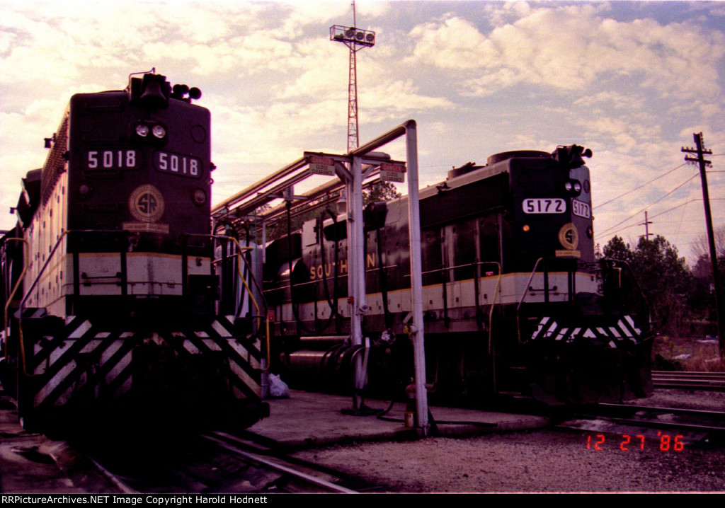 NS 5018 & 5172 at the fuel racks